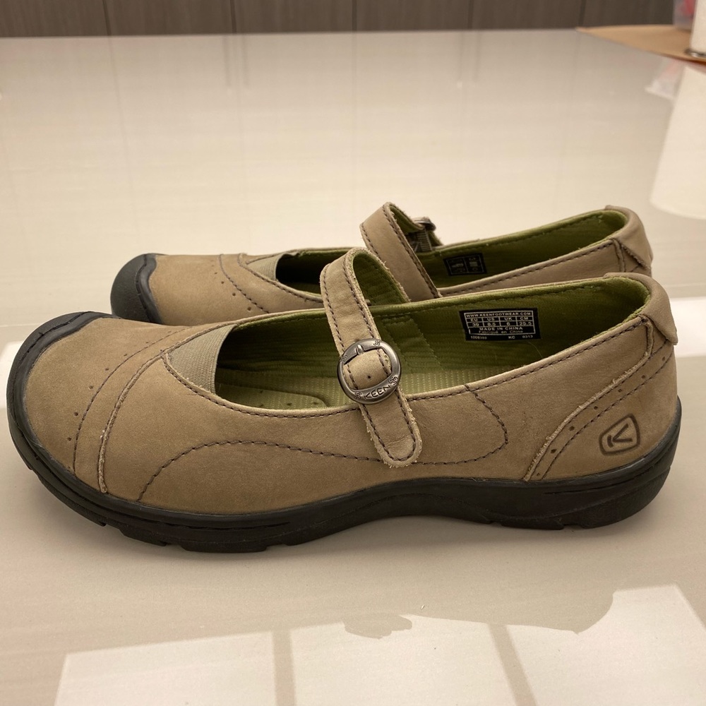 Keen Tan and Black Flats